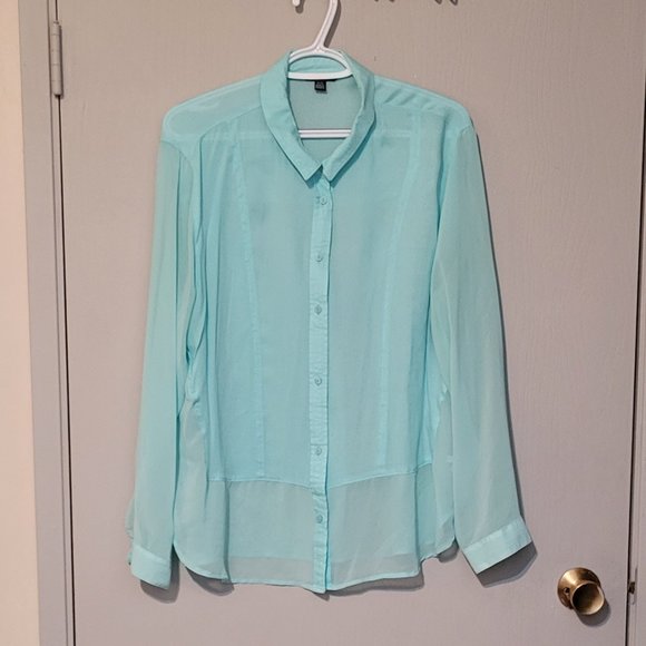Pale Green Blouse - Picture 1 of 1